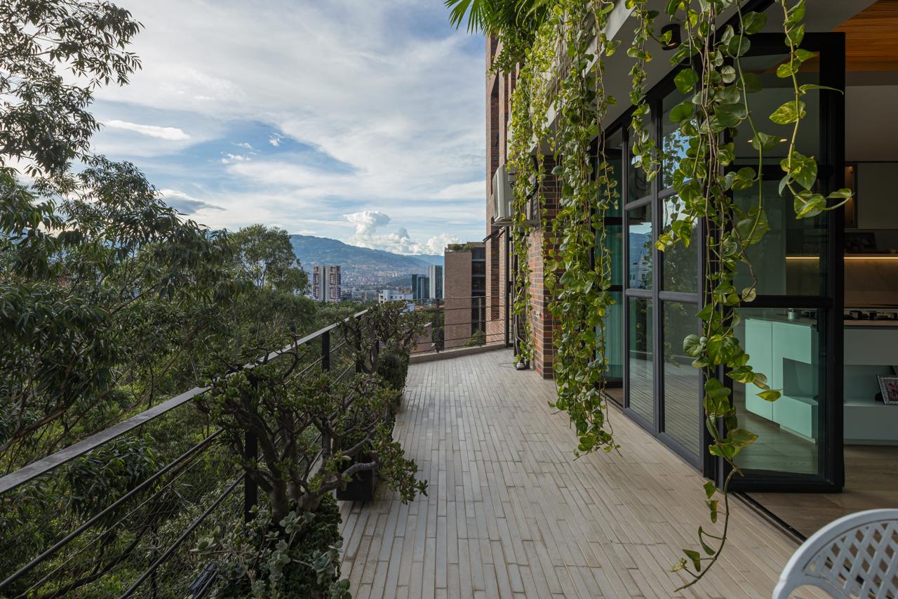 PHOTO-2025-08-01-12-